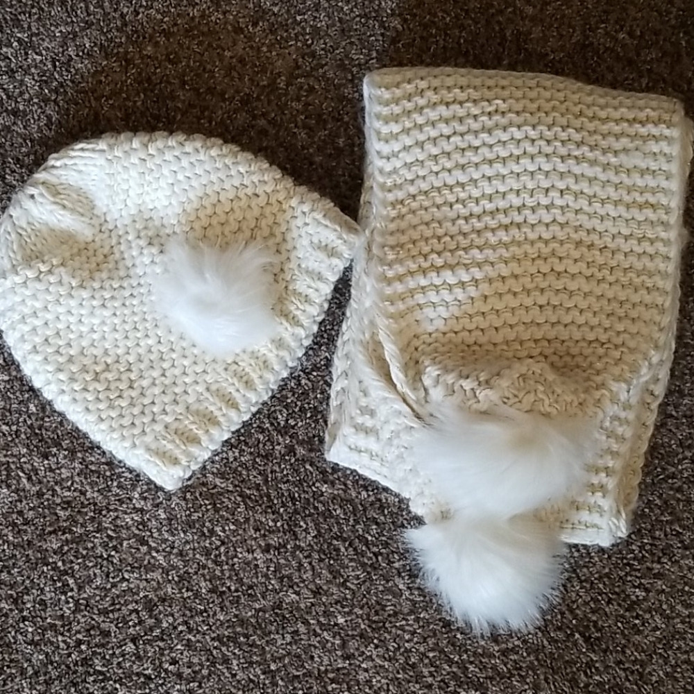Women's Hat & Scarf Set - White with Gold Accents